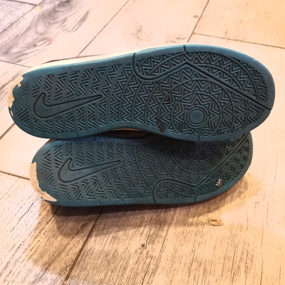 Boys Nike Karston 1 shoes in sz 2 - Picture 5 of 6